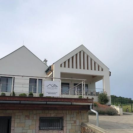 Aszuvilag Rezidencia With Sauna & Jacuzzi Legyesbenye Екстер'єр фото